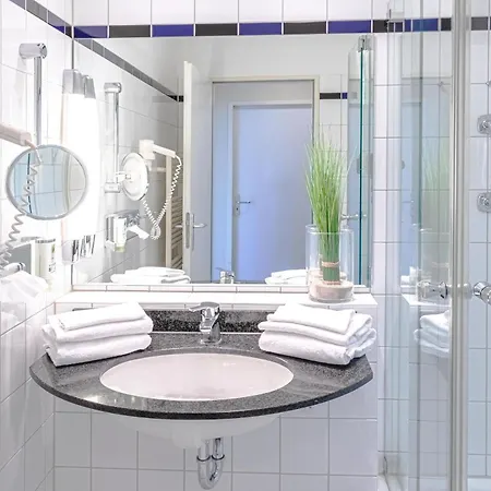 Albatros An Der Seebruecke * زنغست